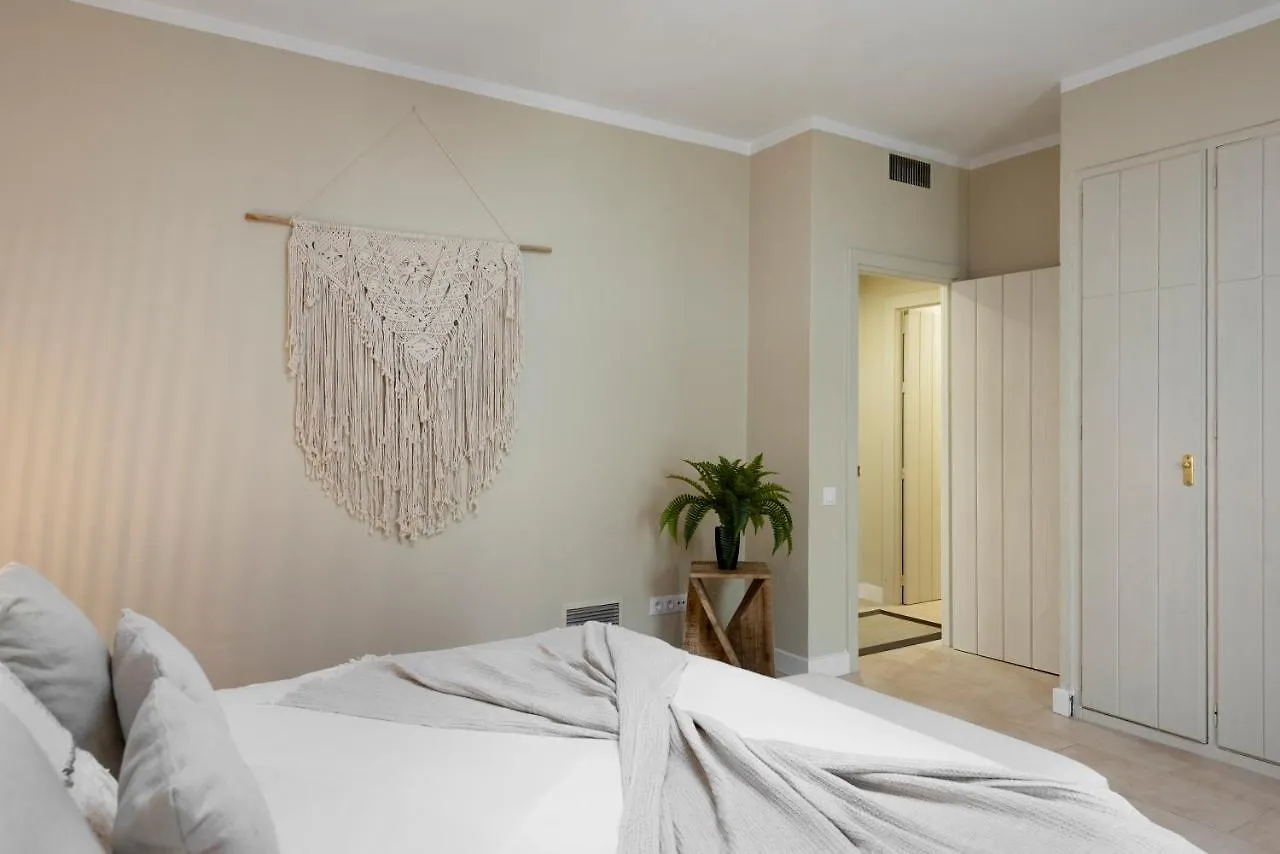 2 Bedroom Apartment In The Heart Of Puerto Banus Μαρμπέλλα Ισπανία
