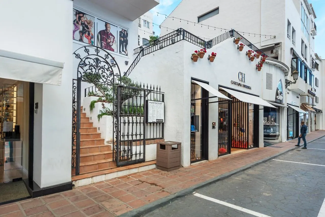 2 Bedroom Apartment In The Heart Of Puerto Banus Μαρμπέλλα